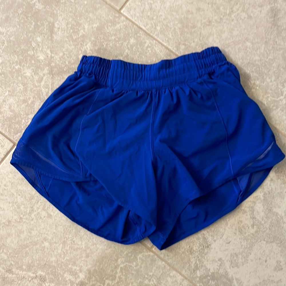 Lululemon Hotty Hot shorts; size 4; jet stream